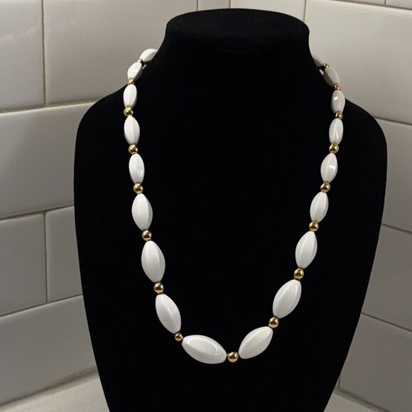 NAPIER Vintage White and Gold Tone Acrylic Necklace - Picture 7 of 7